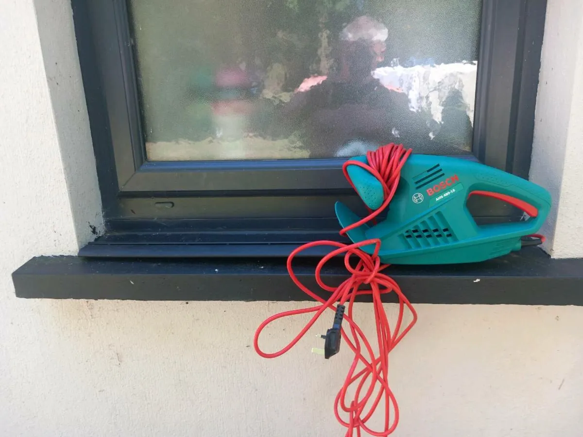 Bosch hedge trimmers - Image 1