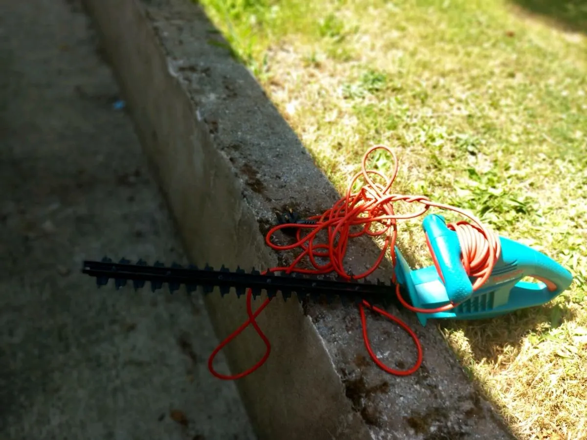 Bosch hedge trimmers - Image 2