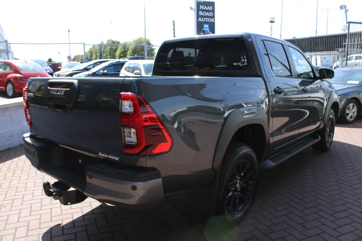 TOYOTA HILUX INVINCIBLE X 4 DR CREW CAB AUTOMATIC - Image 4