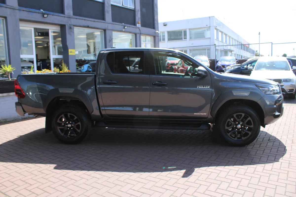 TOYOTA HILUX INVINCIBLE X 4 DR CREW CAB AUTOMATIC - Image 3