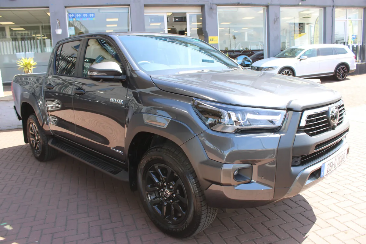 TOYOTA HILUX INVINCIBLE X 4 DR CREW CAB AUTOMATIC - Image 2