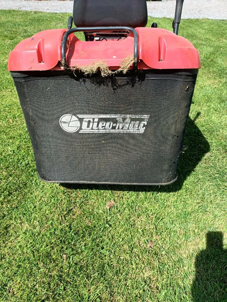 Oleo Mac Ride On Lawnmower - Image 3