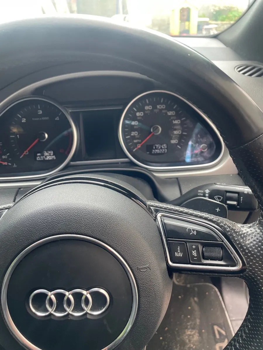 Audi Q7 2013 - Image 4