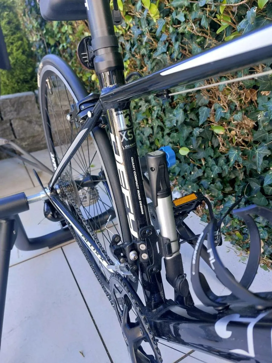 Giant Defy 3 Road/Racing Bike XS - Image 3
