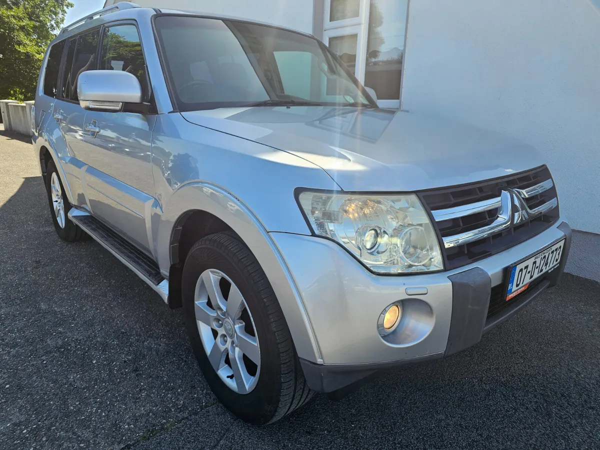 2007 Mitsubishi Pajero 3.2 Auto LWB - Low Miles - Image 1