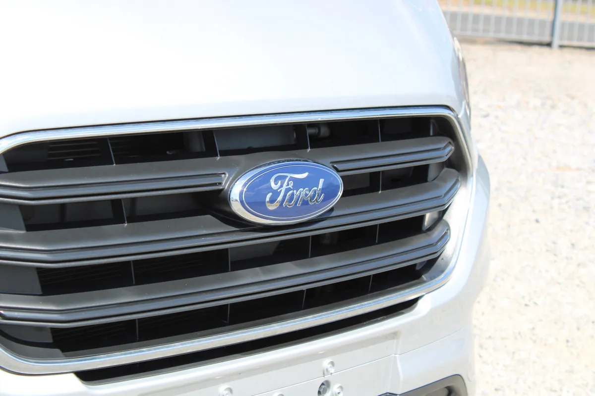 Ford Transit CUSTOM 320 LMITED EB LWB - Image 2