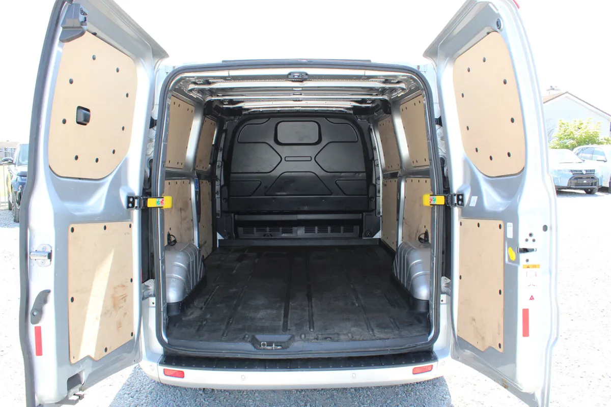 Ford Transit CUSTOM 320 LMITED EB LWB - Image 4