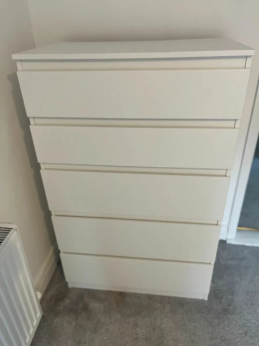 chest of drawers