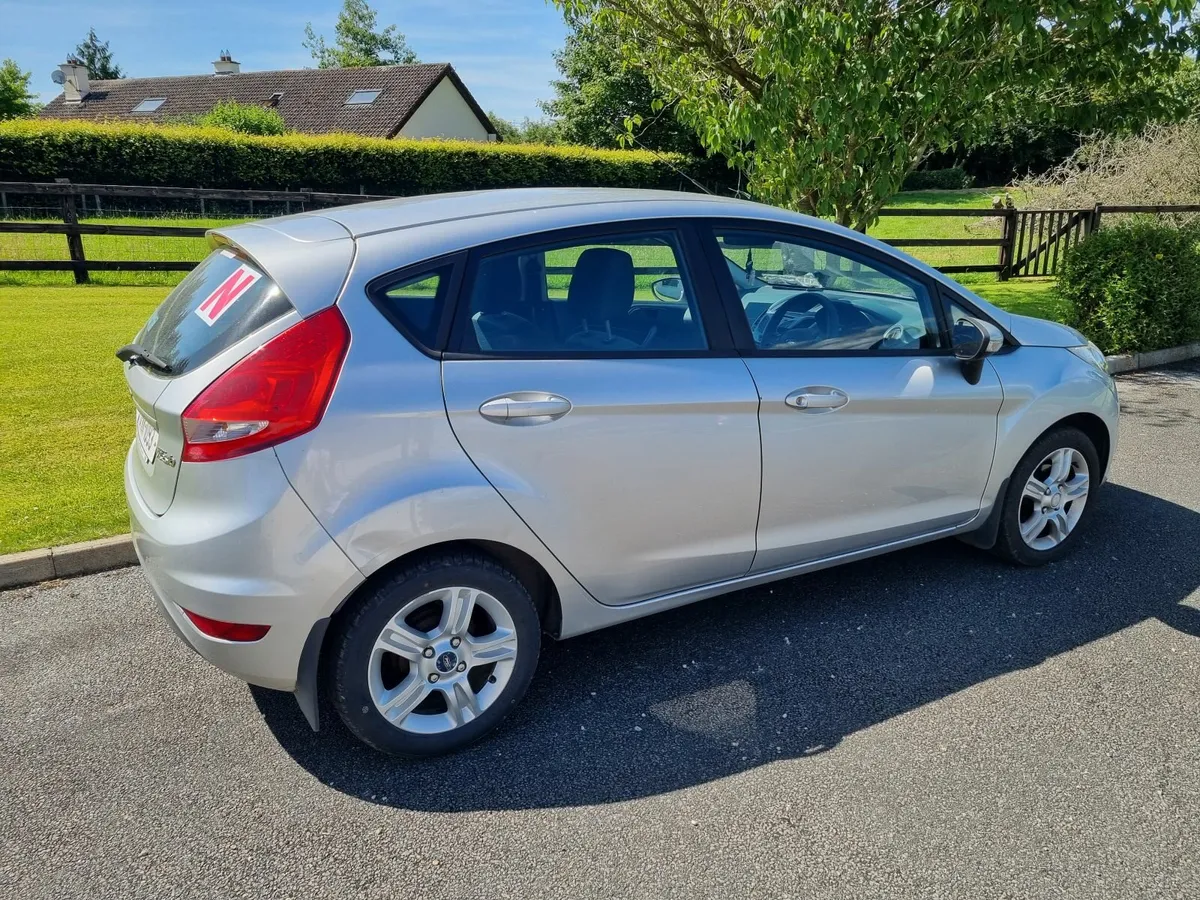 Ford Fiesta 2010 - Image 2