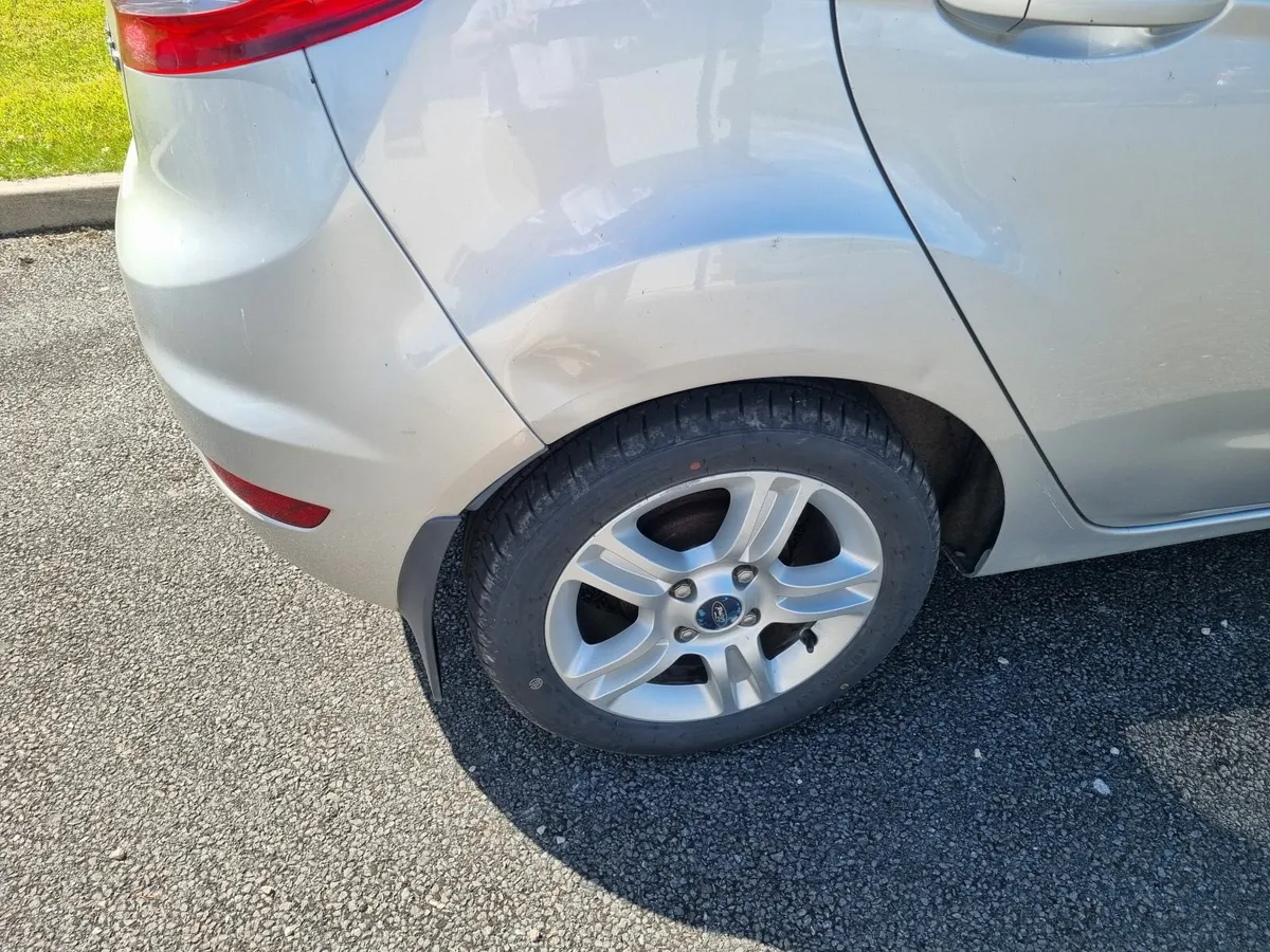 Ford Fiesta 2010 - Image 4