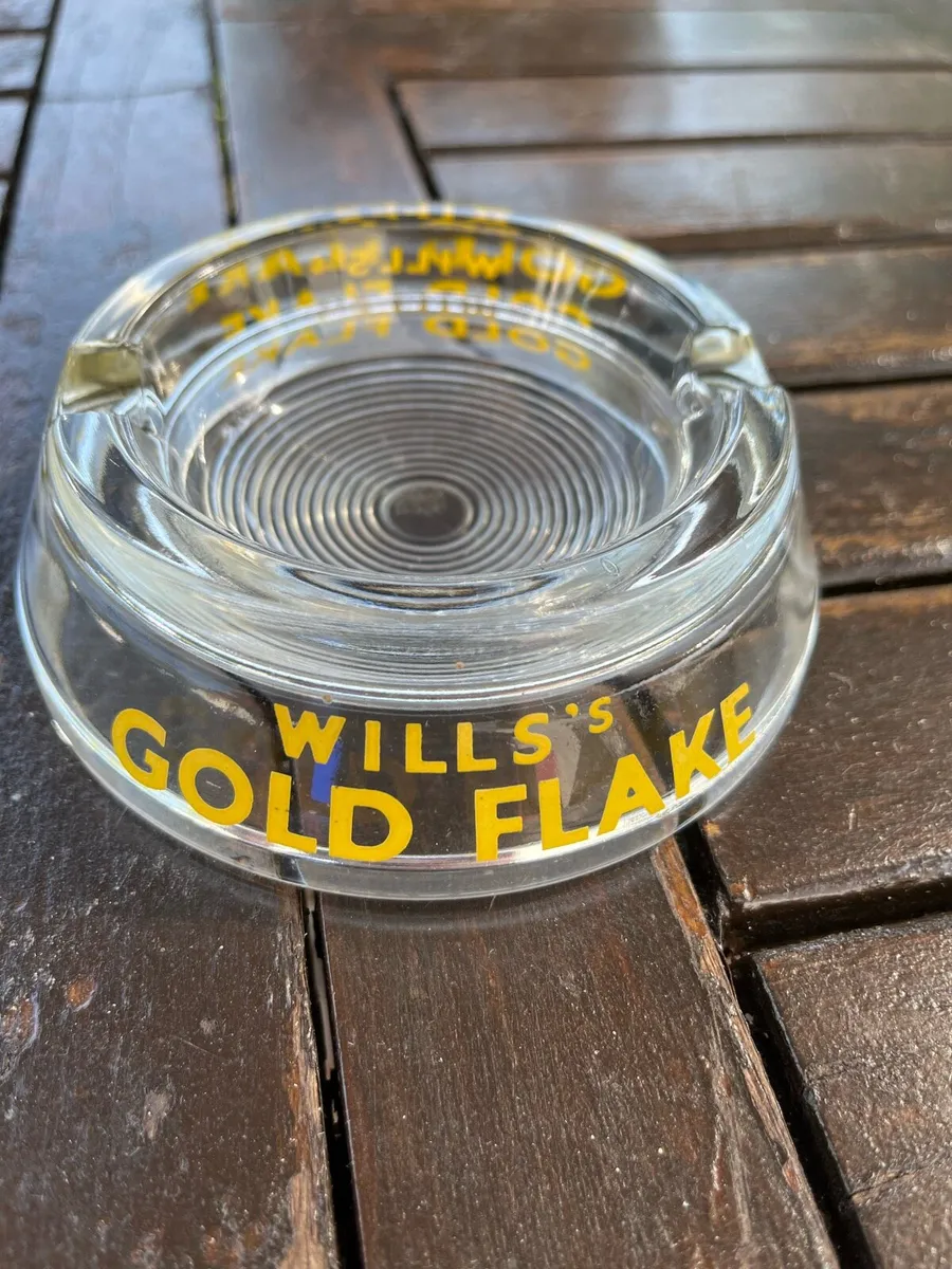 Will’s Gold Flake ashtray - Image 1
