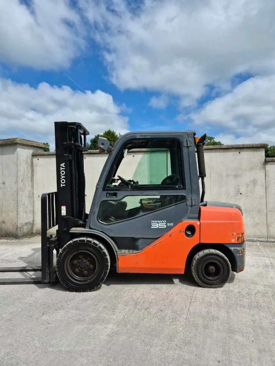 Toyota 8FDJF35 Diesel Forklift - Image 1