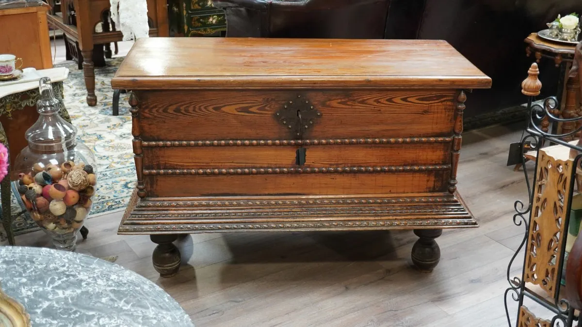 🧰 Antique Spanish Dowry Chest - Image 1