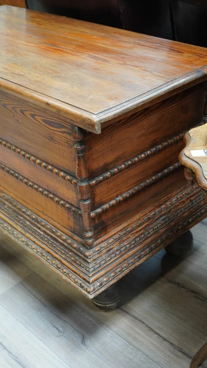 🧰 Antique Spanish Dowry Chest - Image 4