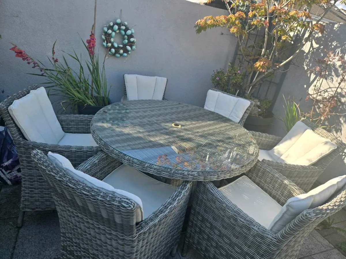 Garden Table and chairs - Image 2