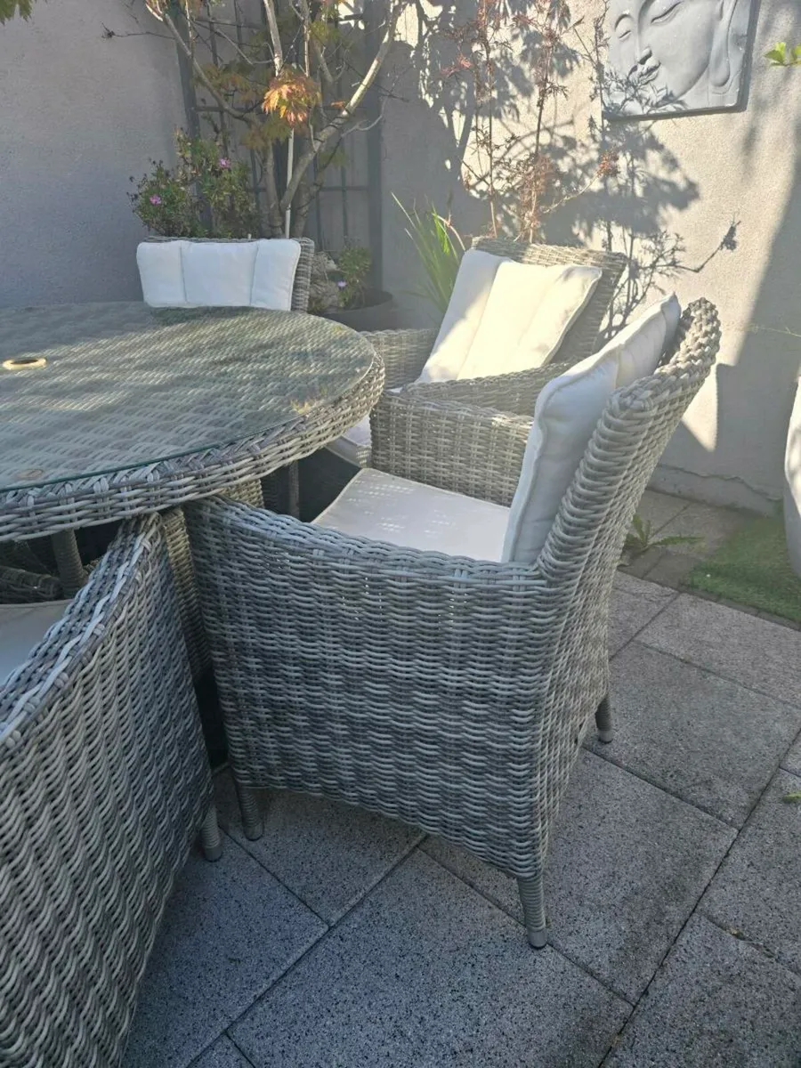 Garden Table and chairs - Image 4