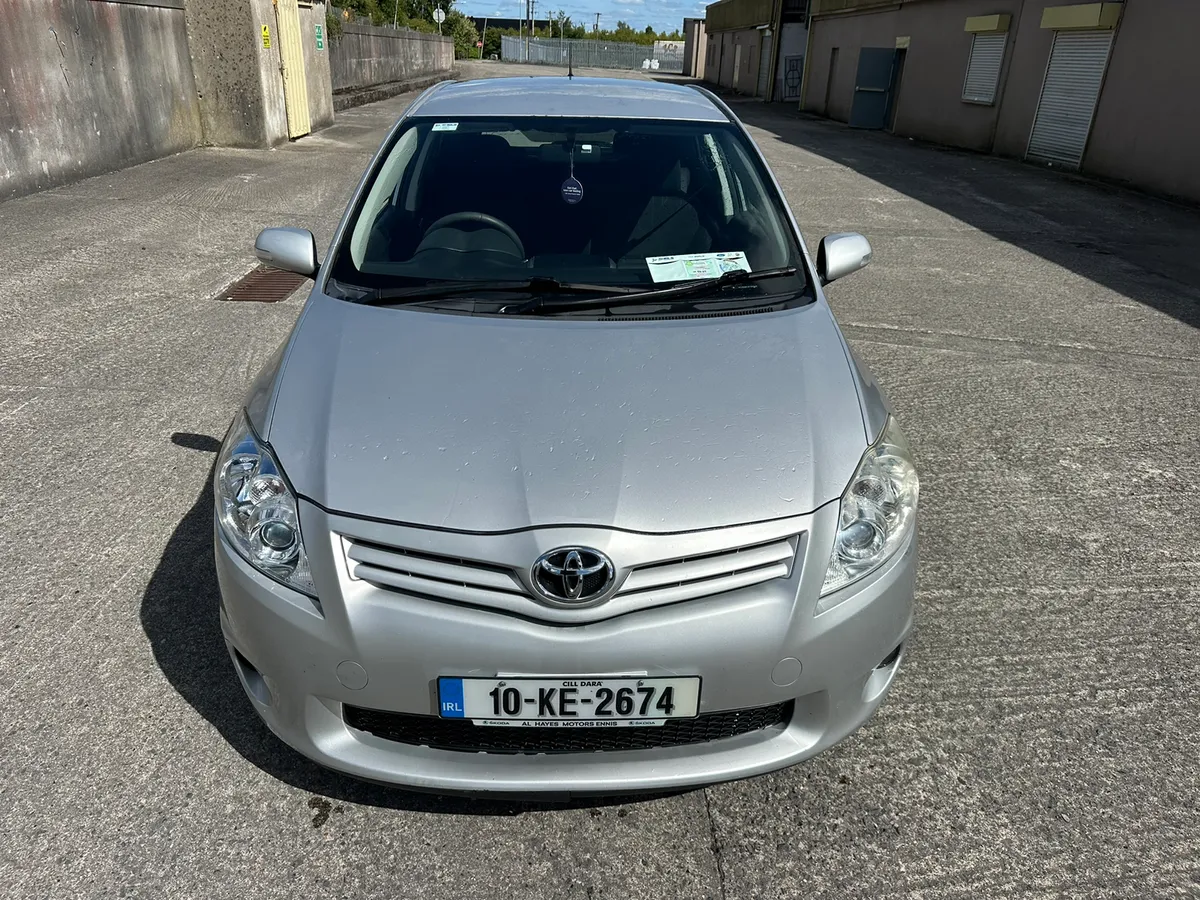 10 Toyota Auris 1.3 d4d NCT 9/26 - Image 2