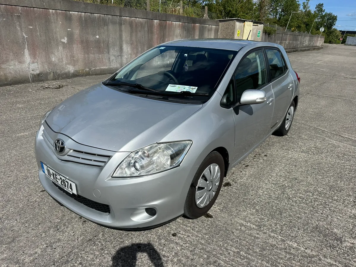 10 Toyota Auris 1.3 d4d NCT 9/26 - Image 3