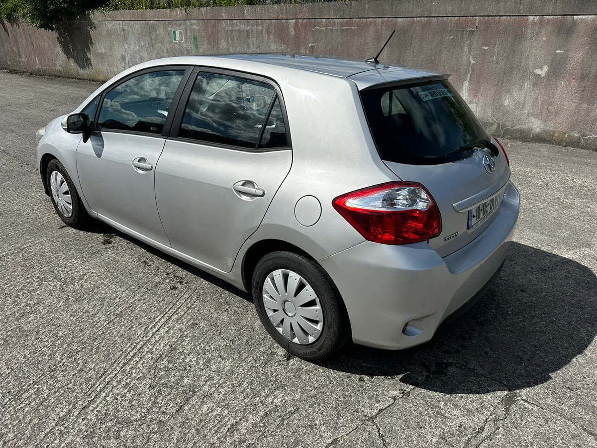 10 Toyota Auris 1.3 d4d NCT 9/26 - Image 4