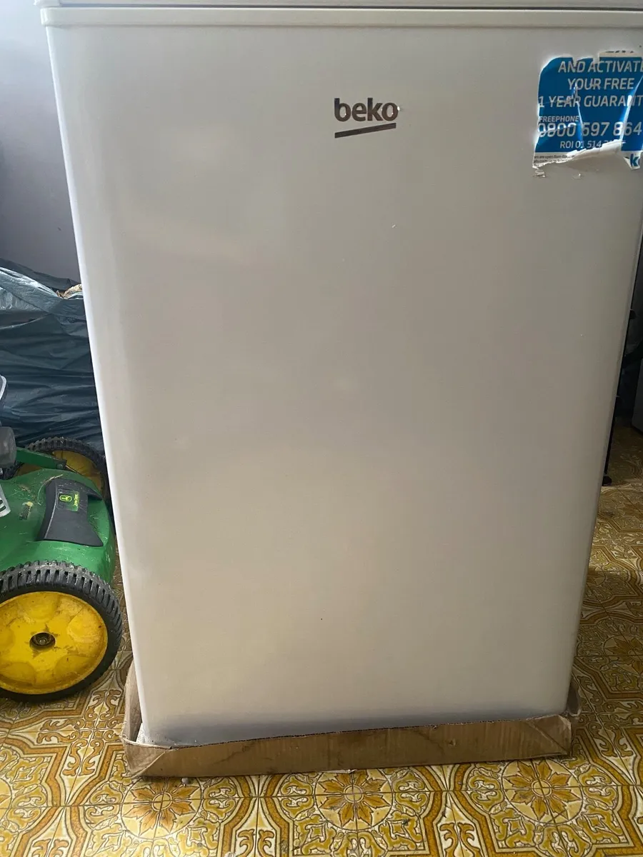 Old cast iron Radiators ,new unused Freezer - Image 4
