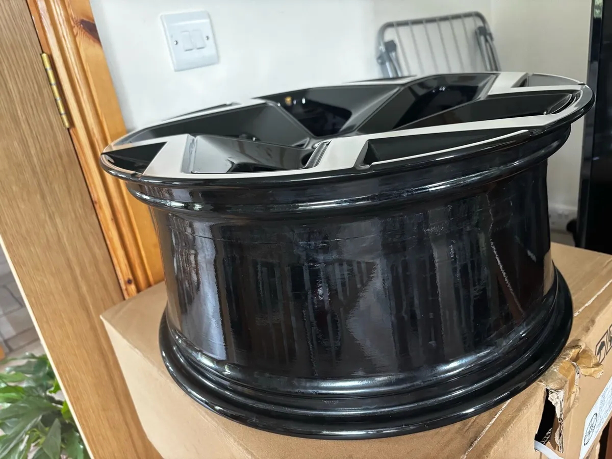 19” VW Alloy Wheels - Image 3
