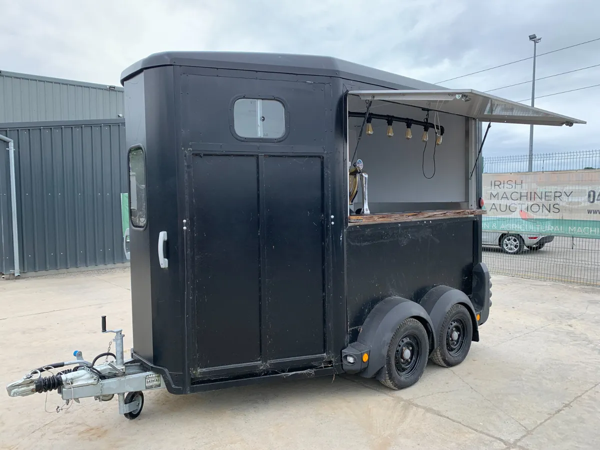 TWIN AXLE BAR HORSEBOX FOR AUCTION - NAAS - Image 1