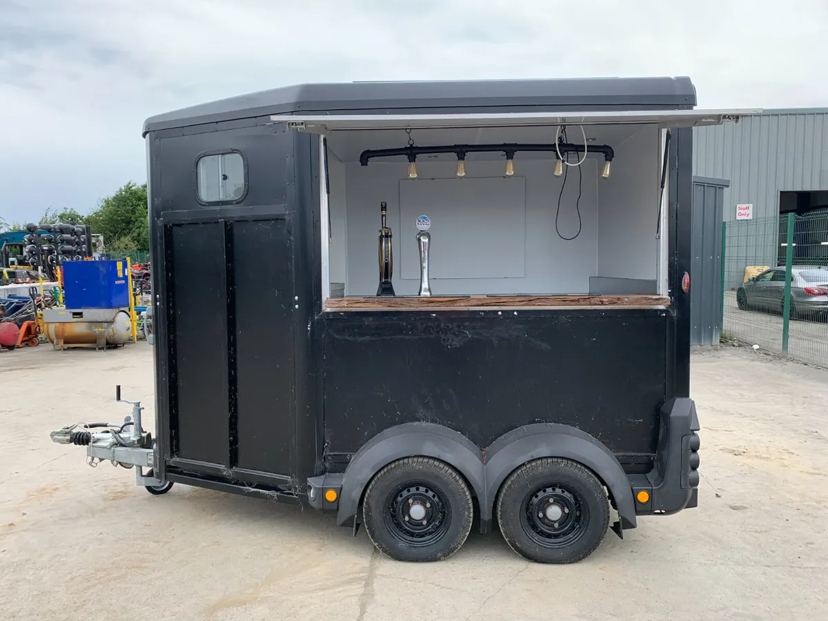 TWIN AXLE BAR HORSEBOX FOR AUCTION - NAAS - Image 2