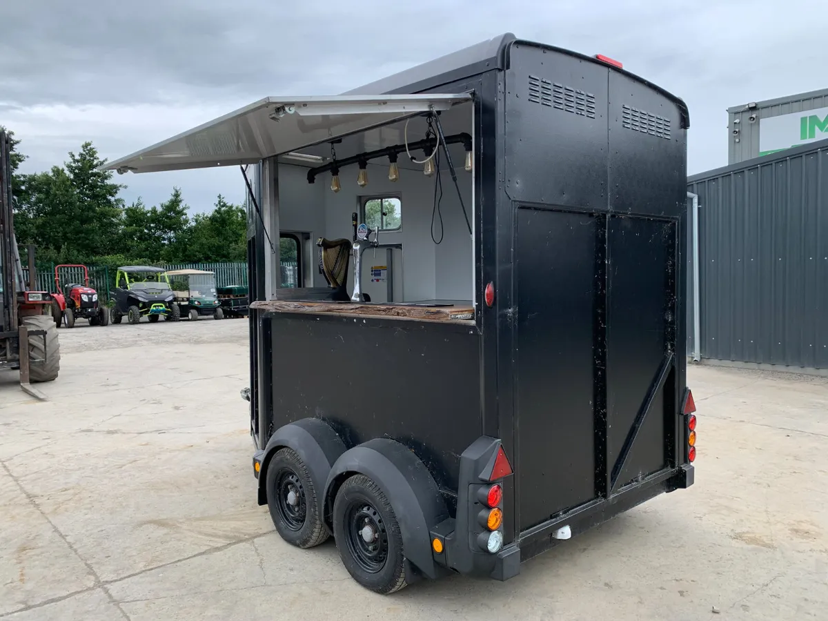 TWIN AXLE BAR HORSEBOX FOR AUCTION - NAAS - Image 3