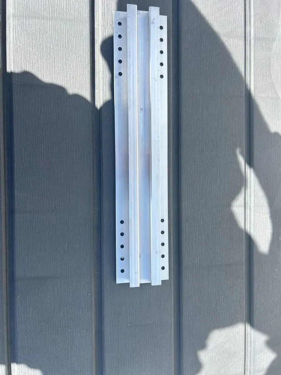 Solar panel mounting brackets - Image 1