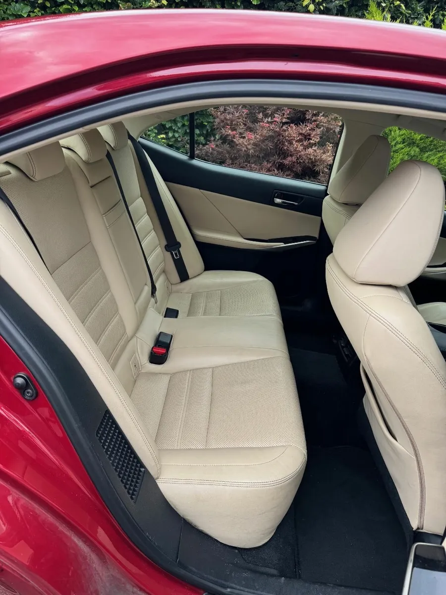 Lexus IS 2015 - Image 4