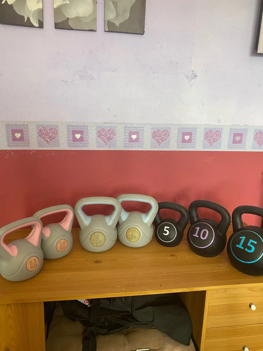 Strider and various weights of kettlebell - Image 1