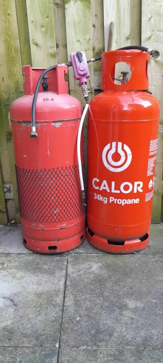 Gazco gas heater with 2 x 34kg bottles - Image 4