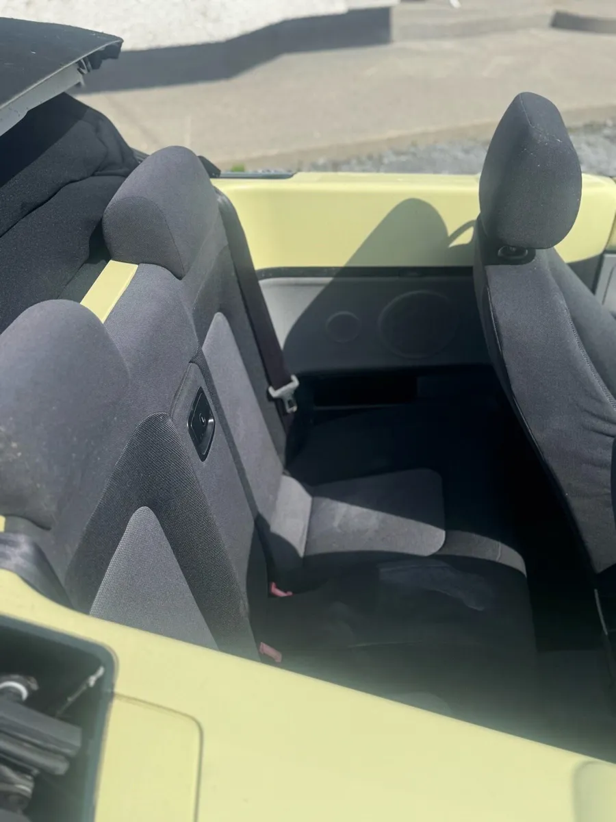 VOLKSWAGEN BEETLE 1.6 - Image 2