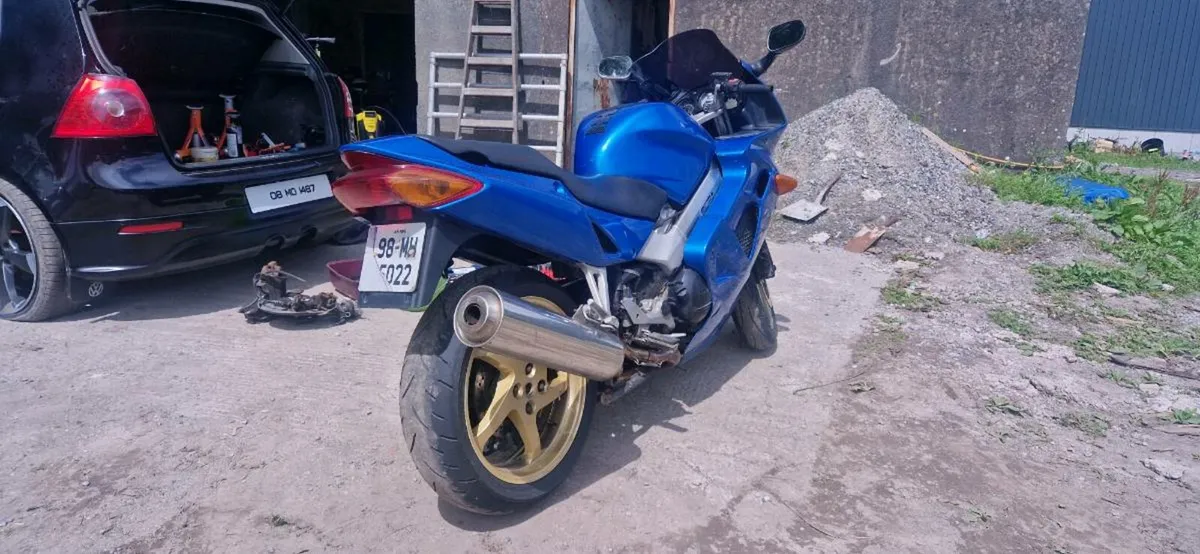 Honda vfr 800fi 98 - Image 3