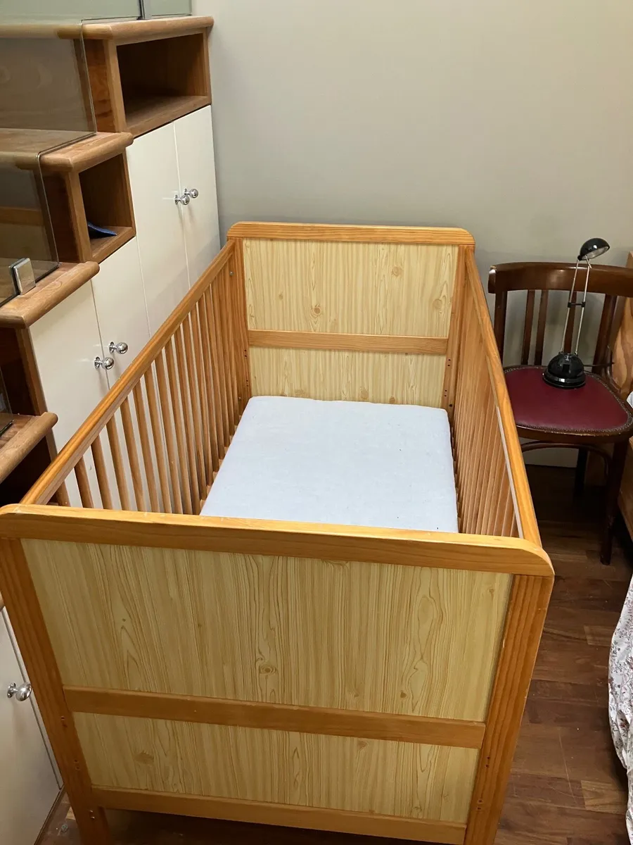 Cot - Image 1