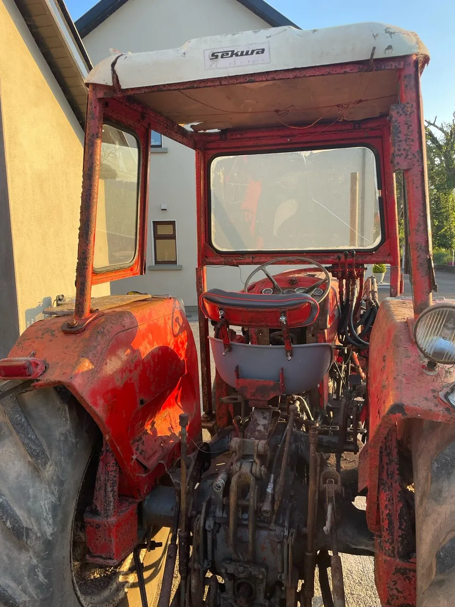 Massey 165 with loader and quick attach bucket - Image 4