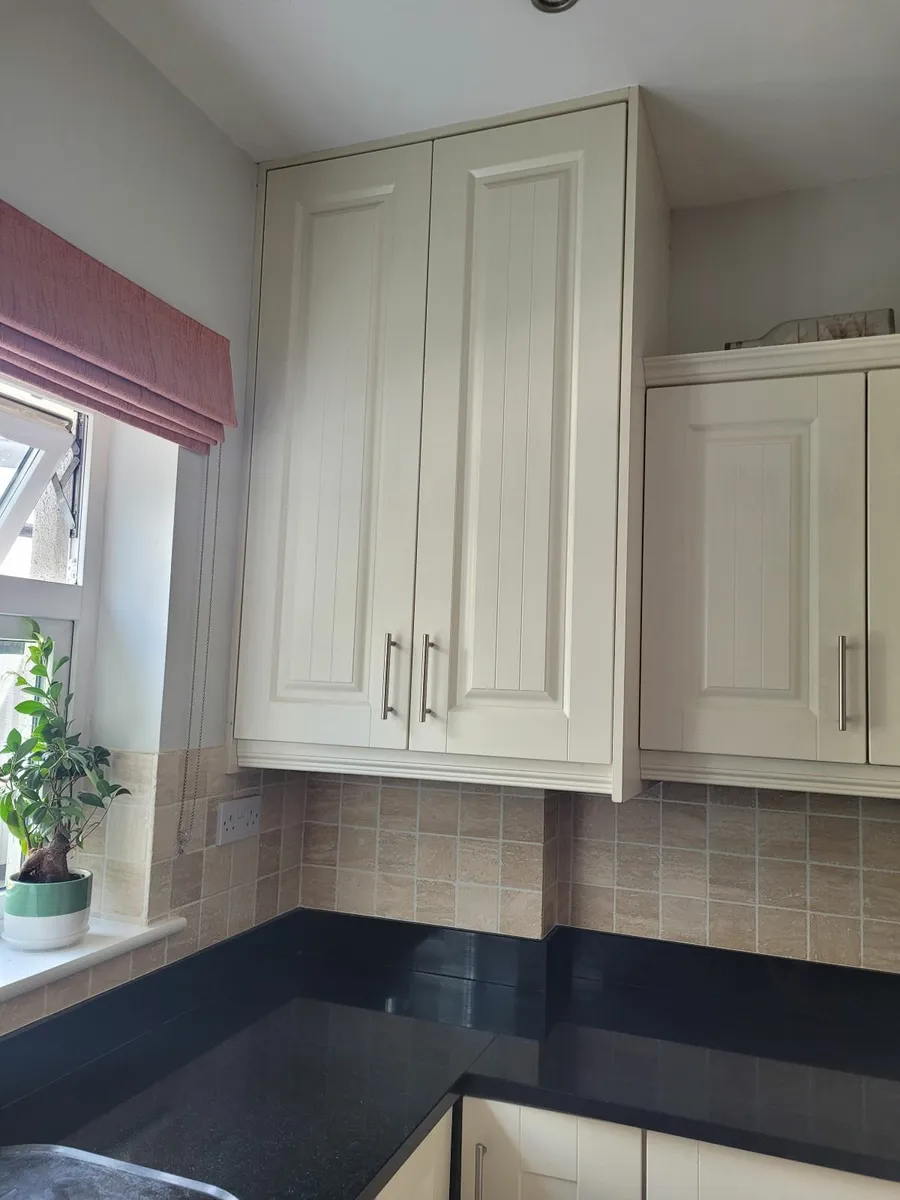 Ivory kitchen units & black granite worktop - Image 2