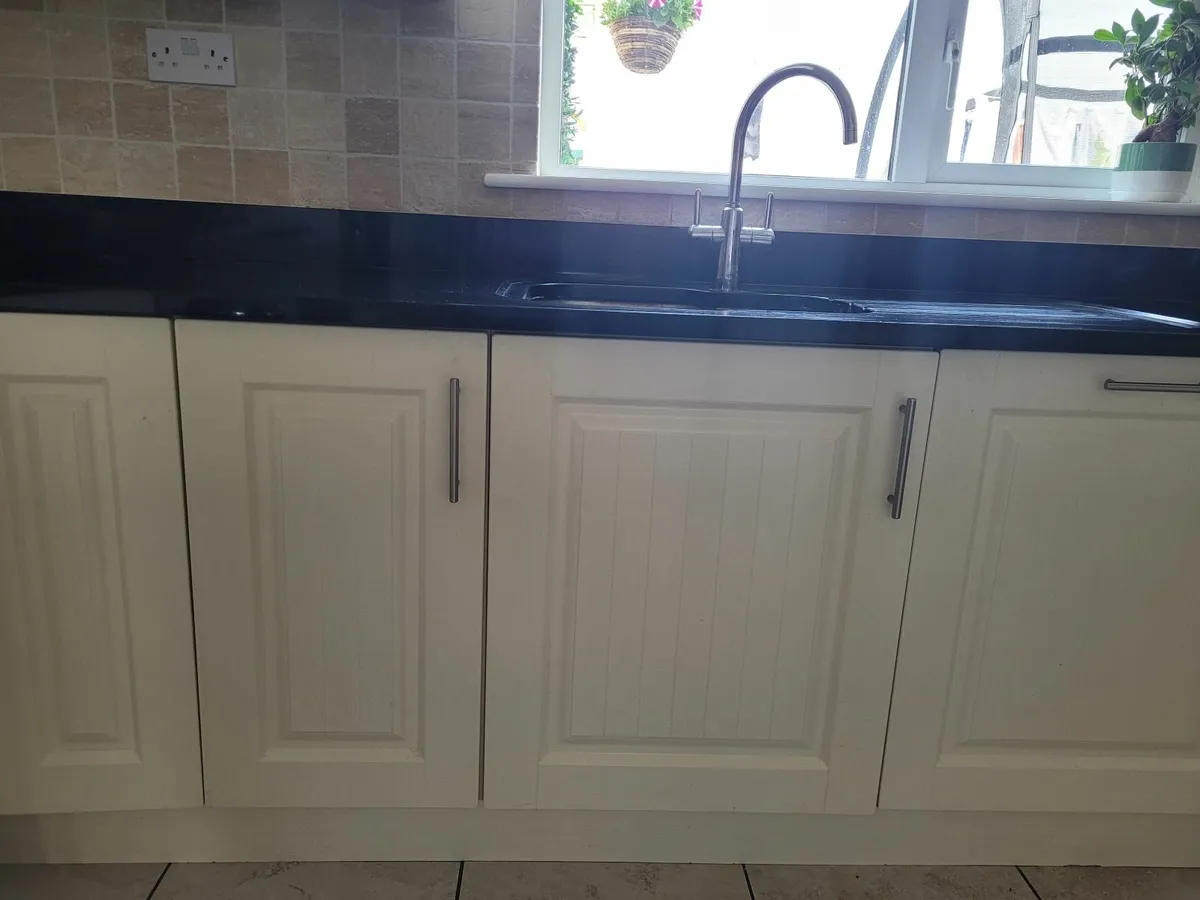 Ivory kitchen units & black granite worktop - Image 3