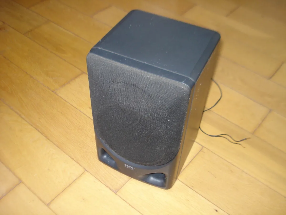 SANYO SK-D7 SPEAKER CABINET. ONE ONLY. - Image 1