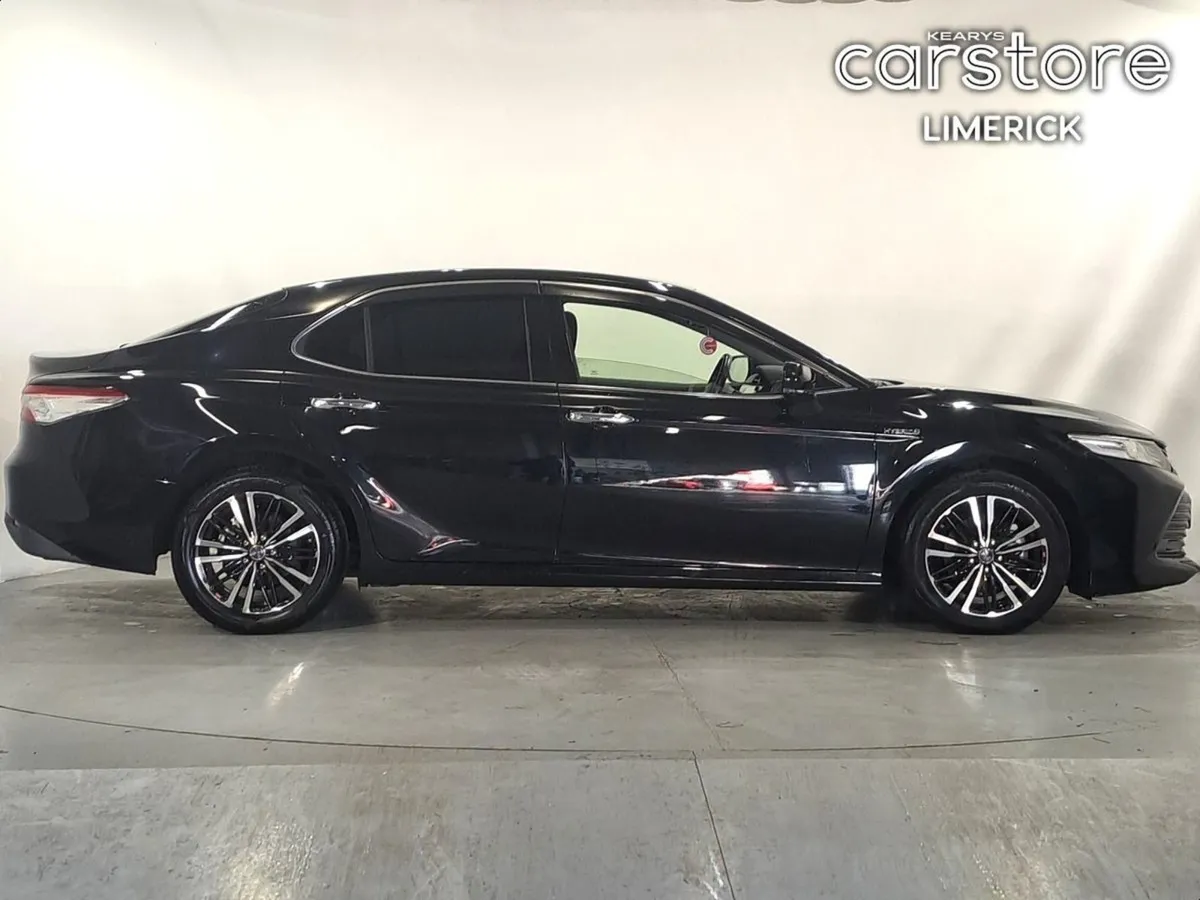 Toyota Camry 2.5 PET HYB Auto - Image 2