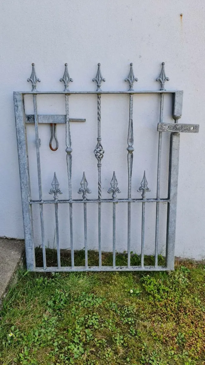 Gate - Image 1