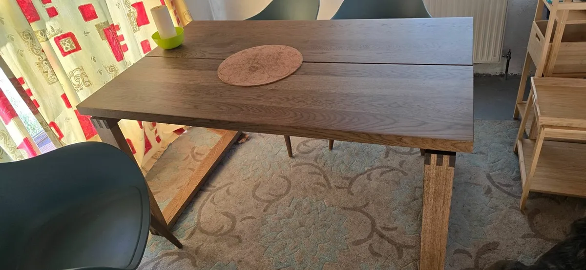Chairs and table - Image 1