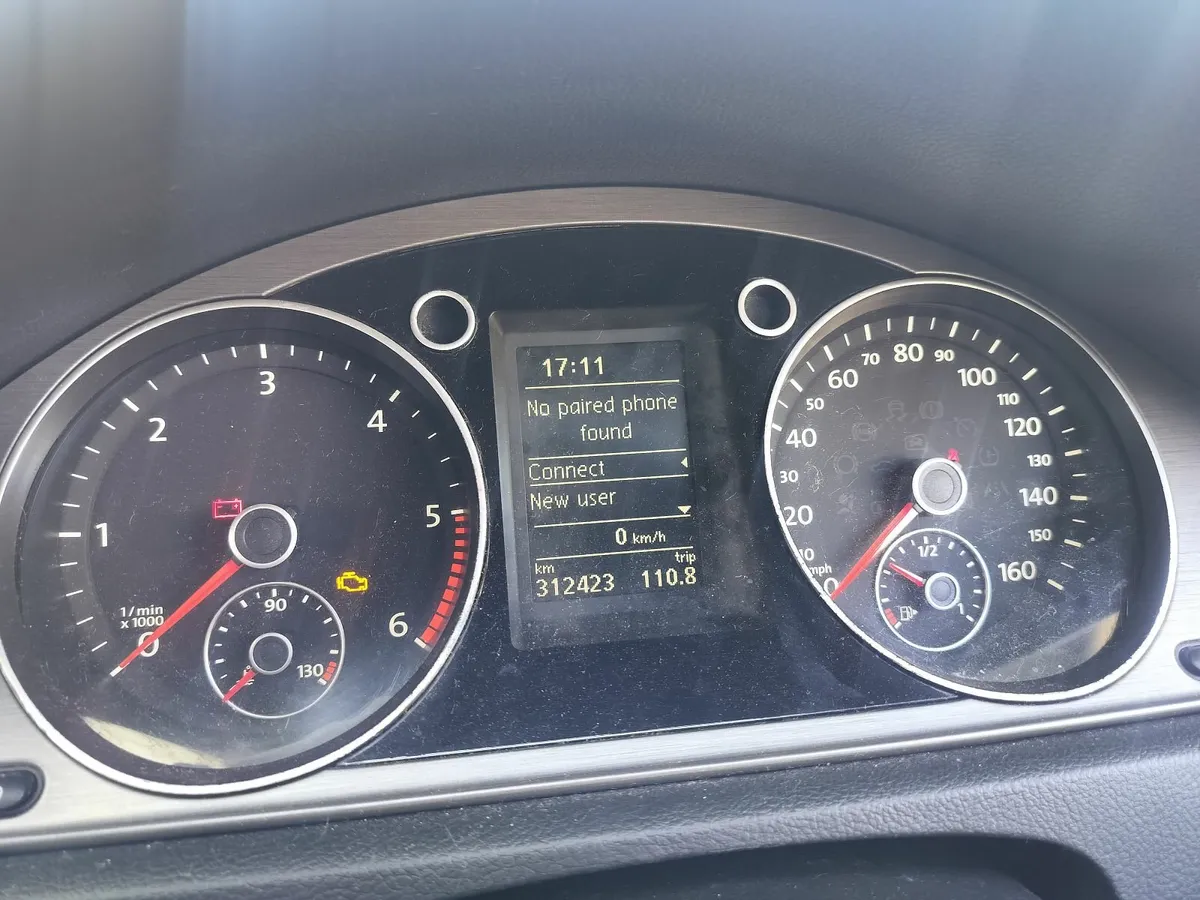 Volkswagen Passat 2012 - Image 3