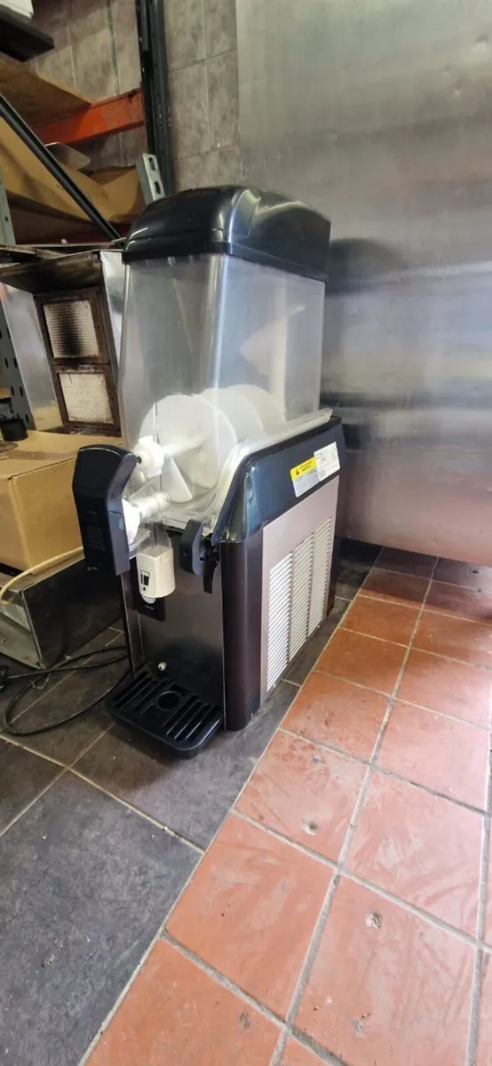 Single milkshake machine