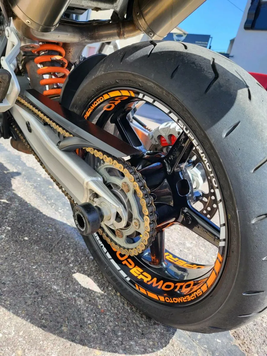 KTM 990 SUPERMOTO - Image 4