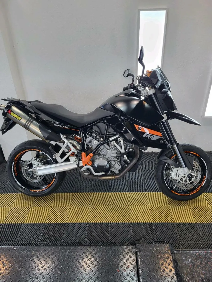 KTM 990 SUPERMOTO - Image 1