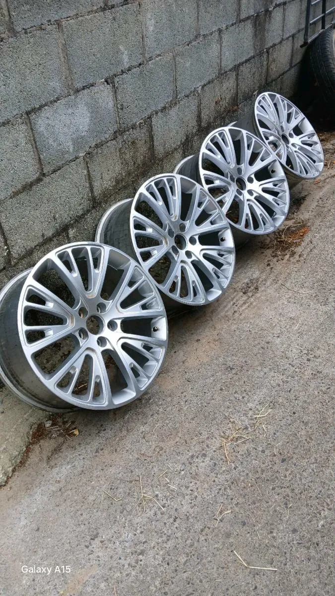 20inch Range Rover Alloys - Image 1
