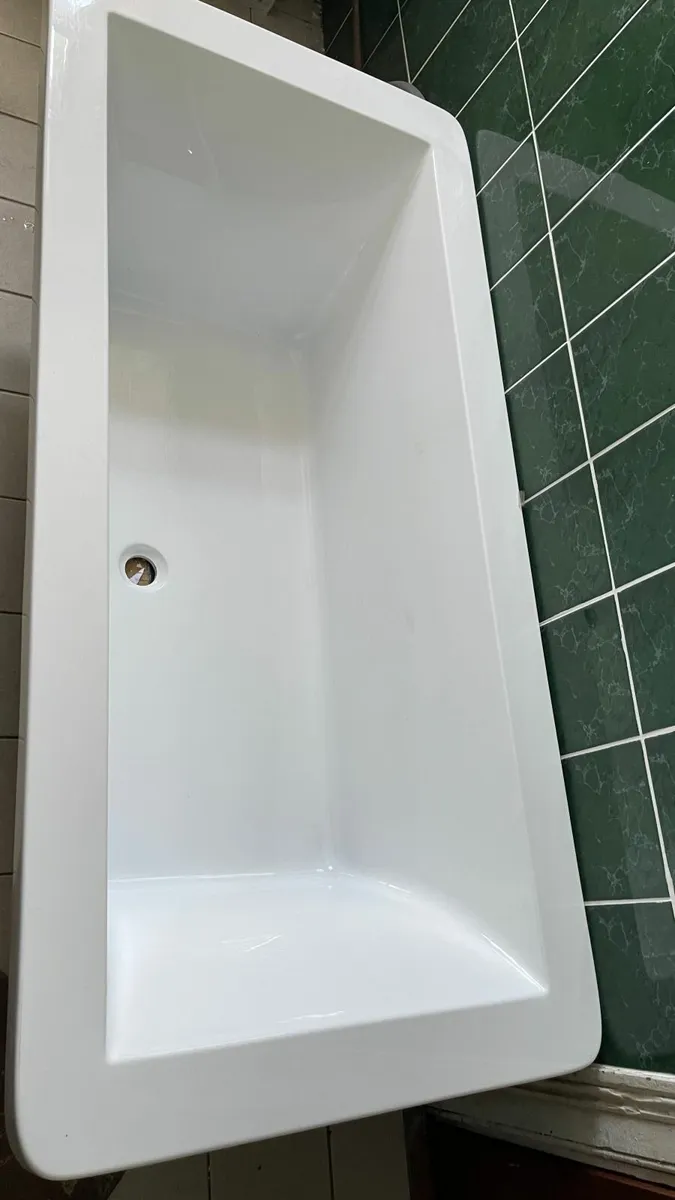 BATH - Freestanding Double Ended Bath, NEW - Image 3