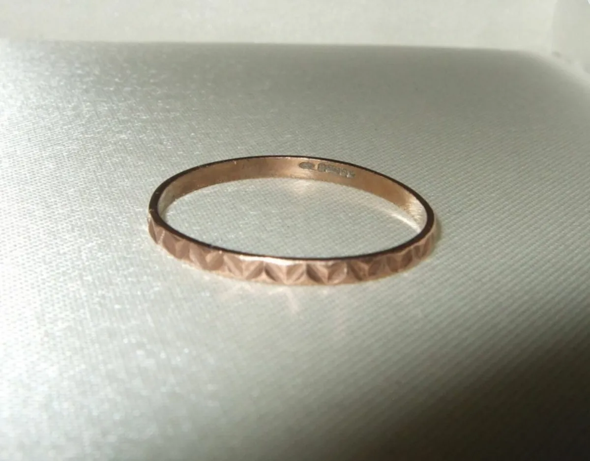 Vintage Hallmarked 9ct Rose Gold Unisex Ring - Image 1