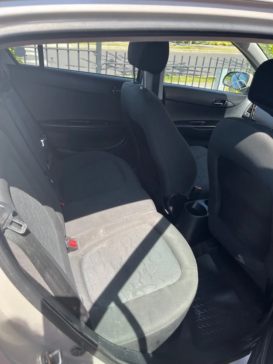 Hyundai i20 2010 - Image 2